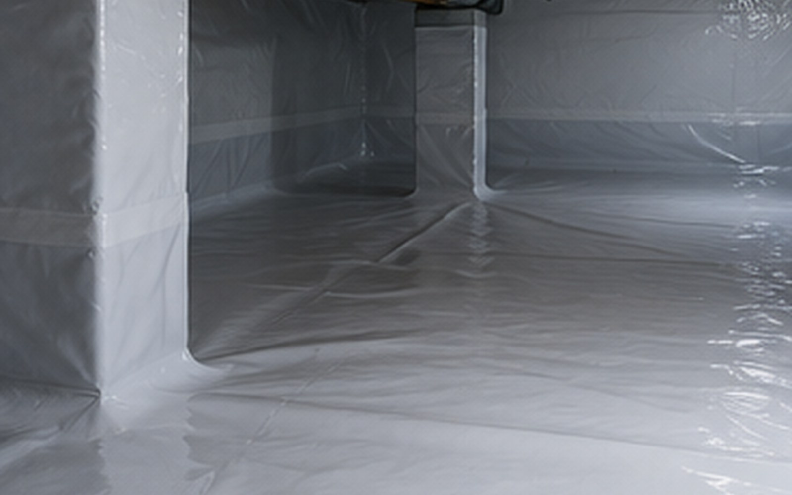 Clean encapsulated crawlspace